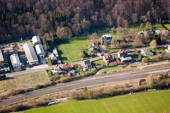 Vue aérienne de Maison de campagne Kunterbunt à le quartier Gräfenroda in Geratal dans le département Thuringe, Allemagne