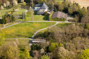 Vue aérienne de Ancienne villa Schmieder à le quartier Durlach in Karlsruhe dans le département Bade-Wurtemberg, Allemagne