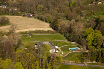 Vue oblique de Ancienne villa Schmieder à le quartier Durlach in Karlsruhe dans le département Bade-Wurtemberg, Allemagne