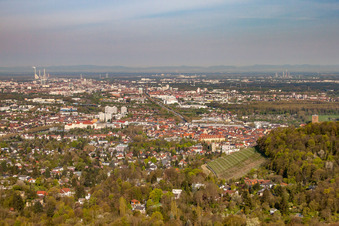 Vue aérienne de De l'est à le quartier Durlach in Karlsruhe dans le département Bade-Wurtemberg, Allemagne