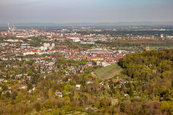 Vue aérienne de De l'est à le quartier Durlach in Karlsruhe dans le département Bade-Wurtemberg, Allemagne