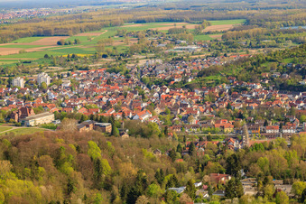 Vue aérienne de Vue de la ville depuis le sud à le quartier Durlach in Karlsruhe dans le département Bade-Wurtemberg, Allemagne