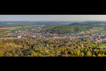 Vue aérienne de Vue de la ville depuis le sud à le quartier Grötzingen in Karlsruhe dans le département Bade-Wurtemberg, Allemagne