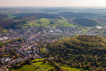 Vue aérienne de Du sud à le quartier Berghausen in Pfinztal dans le département Bade-Wurtemberg, Allemagne