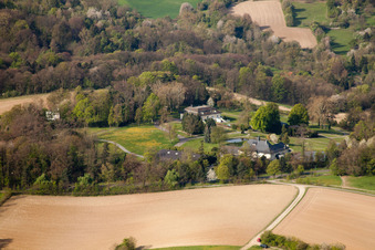 Ancienne villa Schmieder à le quartier Durlach in Karlsruhe dans le département Bade-Wurtemberg, Allemagne vue d'en haut
