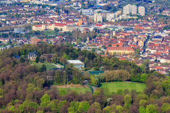 Vue aérienne de École de sport de Schöneck à le quartier Durlach in Karlsruhe dans le département Bade-Wurtemberg, Allemagne