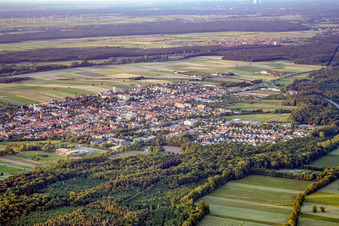Vue oblique de Vue de la ville depuis le sud-ouest à Kandel dans le département Rhénanie-Palatinat, Allemagne