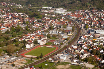Vue aérienne de Lycée Ludwig-Marum Pfinztal à le quartier Berghausen in Pfinztal dans le département Bade-Wurtemberg, Allemagne