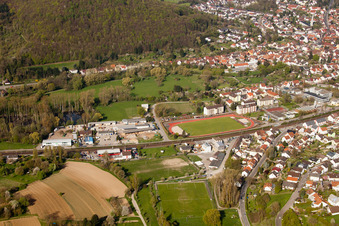 Vue oblique de Lycée Ludwig-Marum Pfinztal à le quartier Berghausen in Pfinztal dans le département Bade-Wurtemberg, Allemagne