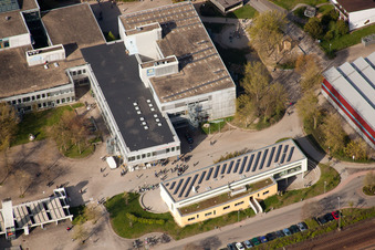 Lycée Ludwig-Marum Pfinztal à le quartier Berghausen in Pfinztal dans le département Bade-Wurtemberg, Allemagne vue d'en haut