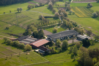 Vue aérienne de AG Animal Welfare Horses & Co.El Bandido à le quartier Wöschbach in Pfinztal dans le département Bade-Wurtemberg, Allemagne