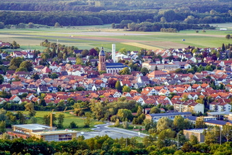 Vue de la ville depuis le sud-ouest à Kandel dans le département Rhénanie-Palatinat, Allemagne d'en haut