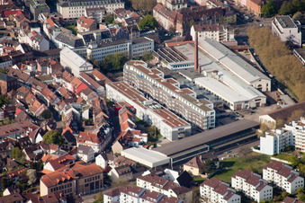 Vue aérienne de À l'ancienne fonderie à le quartier Durlach in Karlsruhe dans le département Bade-Wurtemberg, Allemagne