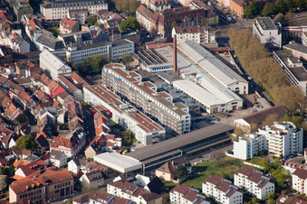 Vue aérienne de Zone de développement de la zone de reconversion industrielle vers la fonderie à le quartier Durlach in Karlsruhe dans le département Bade-Wurtemberg, Allemagne