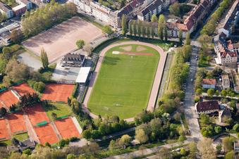 Vue aérienne de Stade Turmberg à le quartier Durlach in Karlsruhe dans le département Bade-Wurtemberg, Allemagne