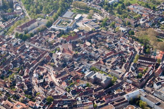 Vue aérienne de Vieille ville à le quartier Durlach in Karlsruhe dans le département Bade-Wurtemberg, Allemagne