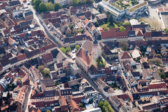 Vue aérienne de Église de la ville à le quartier Durlach in Karlsruhe dans le département Bade-Wurtemberg, Allemagne