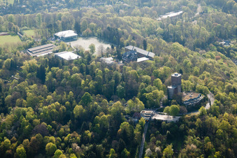Photographie aérienne de École de sport de Schöneck derrière le Turmberg à le quartier Durlach in Karlsruhe dans le département Bade-Wurtemberg, Allemagne
