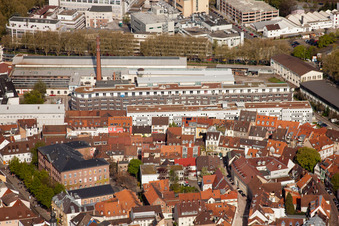 Vue oblique de À l'ancienne fonderie à le quartier Durlach in Karlsruhe dans le département Bade-Wurtemberg, Allemagne