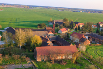 Vue aérienne de Quartier de Höfgen à le quartier Welsickendorf in Niederer Fläming dans le département Brandebourg, Allemagne