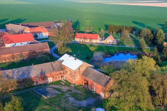 Vue aérienne de Höfgen à le quartier Welsickendorf in Niederer Fläming dans le département Brandebourg, Allemagne