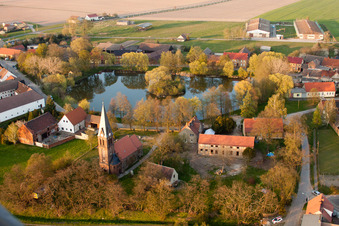 Photographie aérienne de Bâtiments d'église en Borgisdorf à le quartier Borgisdorf in Niederer Fläming dans le département Brandebourg, Allemagne