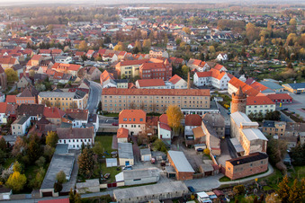 Vue aérienne de Terrain de la clinique de l'hôpital Johanniter à Jüterbog dans le département Brandebourg, Allemagne