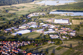 Vue aérienne de Zone industrielle vue de l'ouest à Hagenbach dans le département Rhénanie-Palatinat, Allemagne