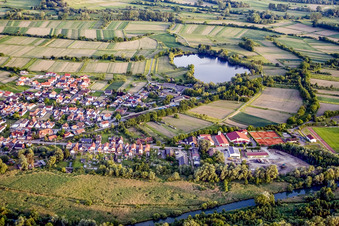 Vue aérienne de À Derrück à Neuburg am Rhein dans le département Rhénanie-Palatinat, Allemagne