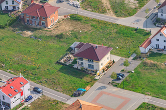 Enregistrement par drone de Sur la haute piste à Kandel dans le département Rhénanie-Palatinat, Allemagne