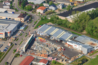 Centre de construction de l'Union Hornbach Kandel à le quartier Minderslachen in Kandel dans le département Rhénanie-Palatinat, Allemagne d'en haut