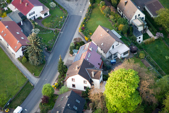 Vue d'oiseau de Quartier Grünwettersbach in Karlsruhe dans le département Bade-Wurtemberg, Allemagne