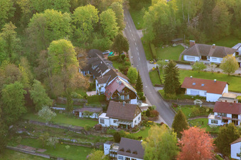 Photographie aérienne de Rue Hohenwettersbacher à le quartier Grünwettersbach in Karlsruhe dans le département Bade-Wurtemberg, Allemagne
