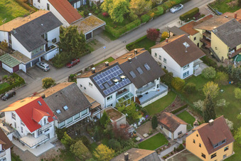 Vue oblique de Sur la montagne à le quartier Grünwettersbach in Karlsruhe dans le département Bade-Wurtemberg, Allemagne