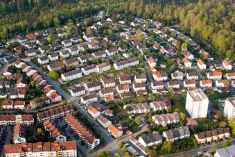 Vue aérienne de Kniebisweg à le quartier Reichenbach in Waldbronn dans le département Bade-Wurtemberg, Allemagne