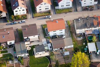 Jardins familiaux à Rosenstr à le quartier Reichenbach in Waldbronn dans le département Bade-Wurtemberg, Allemagne vue d'en haut