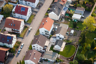 Vue aérienne de Tulpenstr à le quartier Reichenbach in Waldbronn dans le département Bade-Wurtemberg, Allemagne
