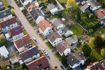 Vue aérienne de Tulpenstr à le quartier Reichenbach in Waldbronn dans le département Bade-Wurtemberg, Allemagne
