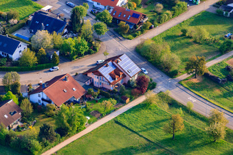 Vue aérienne de Traminerstr à le quartier Stupferich in Karlsruhe dans le département Bade-Wurtemberg, Allemagne