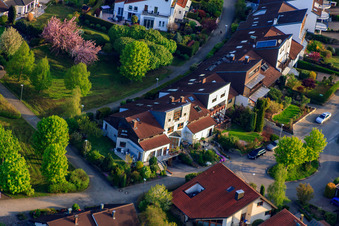 Vue aérienne de Trollingerstr à le quartier Stupferich in Karlsruhe dans le département Bade-Wurtemberg, Allemagne