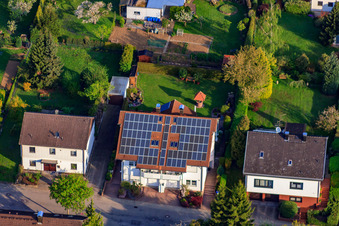 Vue aérienne de Rebgärtenstr à le quartier Stupferich in Karlsruhe dans le département Bade-Wurtemberg, Allemagne