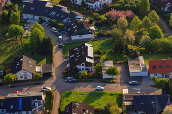 Vue d'oiseau de Rue Riesling à le quartier Stupferich in Karlsruhe dans le département Bade-Wurtemberg, Allemagne
