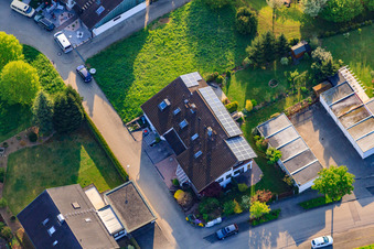 Rue Riesling à le quartier Stupferich in Karlsruhe dans le département Bade-Wurtemberg, Allemagne vue d'en haut