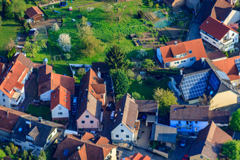 Vue oblique de Rue Palmbacher à le quartier Stupferich in Karlsruhe dans le département Bade-Wurtemberg, Allemagne