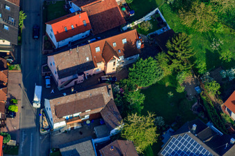 Vue d'oiseau de Rue Palmbacher à le quartier Stupferich in Karlsruhe dans le département Bade-Wurtemberg, Allemagne