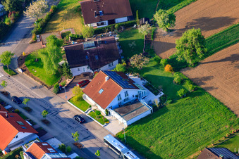 Rue Riesling à le quartier Stupferich in Karlsruhe dans le département Bade-Wurtemberg, Allemagne depuis l'avion