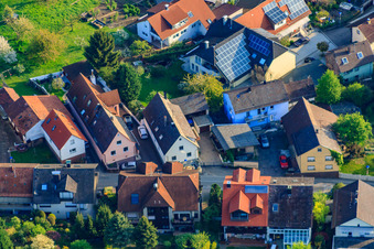 Vue aérienne de Ortsstr à le quartier Stupferich in Karlsruhe dans le département Bade-Wurtemberg, Allemagne