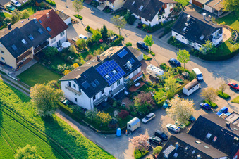 Vue aérienne de Pfefferäckerstr à le quartier Stupferich in Karlsruhe dans le département Bade-Wurtemberg, Allemagne