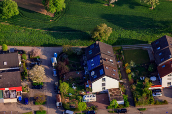 Vue aérienne de Au Schleifweg à le quartier Stupferich in Karlsruhe dans le département Bade-Wurtemberg, Allemagne