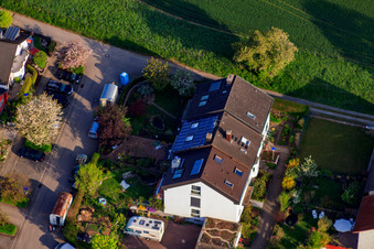 Vue aérienne de Pfefferäckerstr à le quartier Stupferich in Karlsruhe dans le département Bade-Wurtemberg, Allemagne